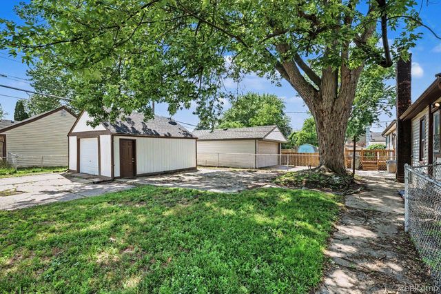 21716 LAKEVIEW Street, St. Clair Shores, MI 48080