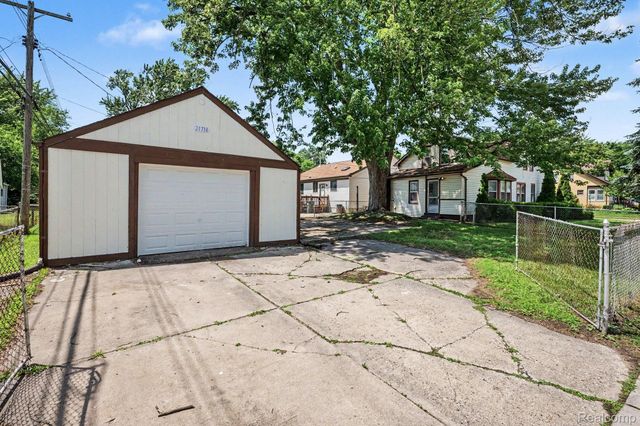 21716 LAKEVIEW Street, St. Clair Shores, MI 48080