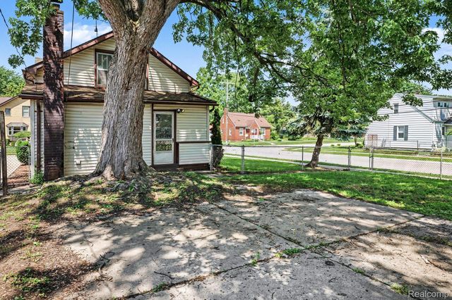 21716 LAKEVIEW Street, St. Clair Shores, MI 48080