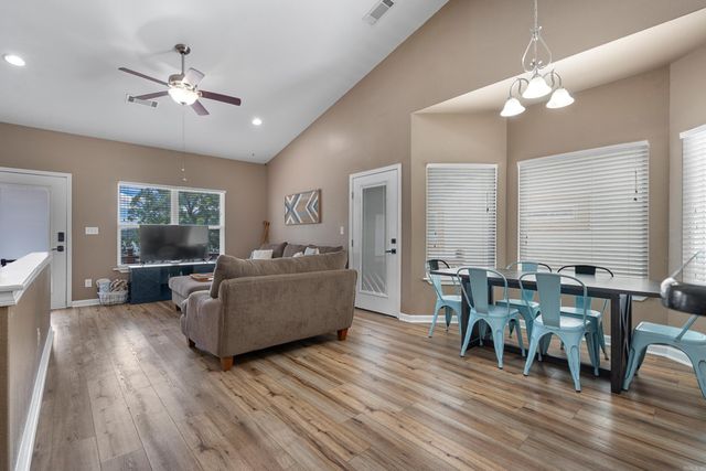 208 Aberina St Apt B, Hot Springs, AR 71913