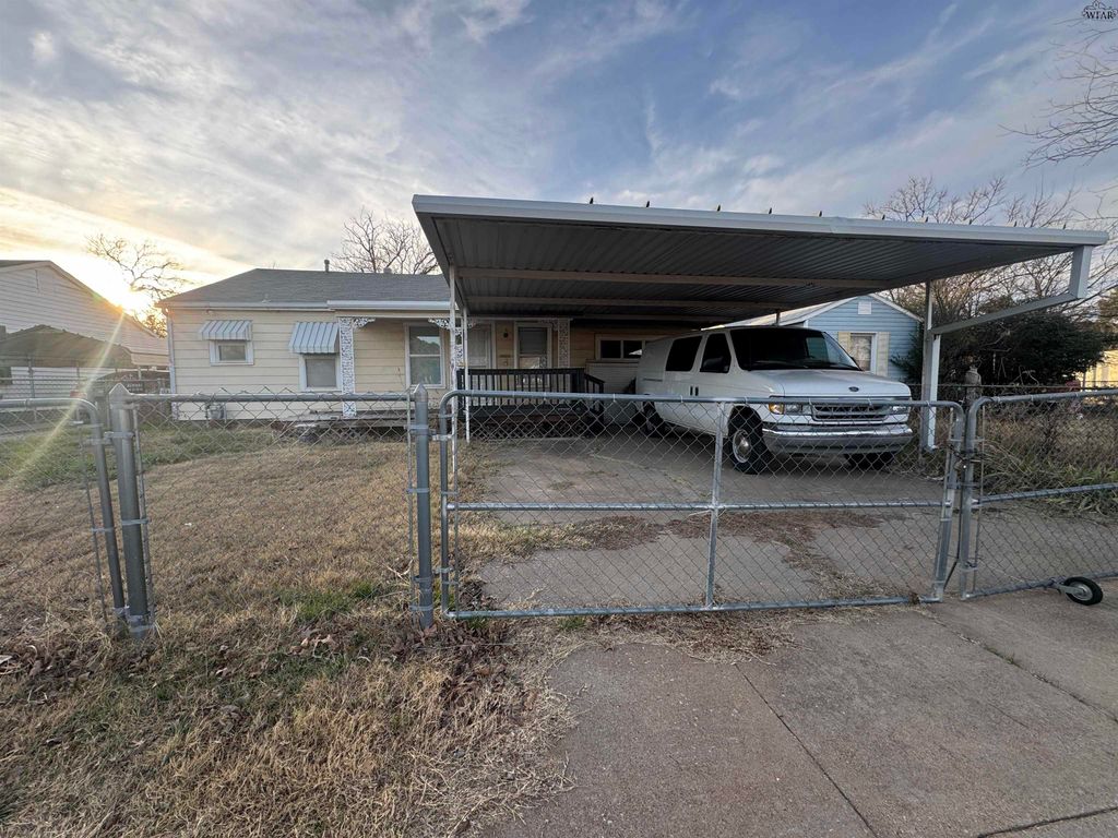 2802 WENONAH AVENUE, Wichita Falls, TX 76309