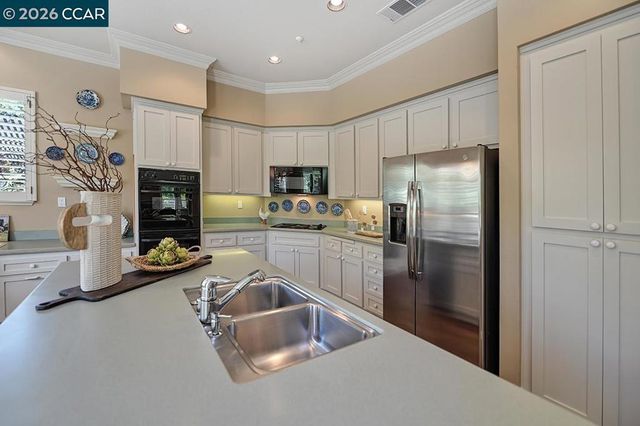 1706 Comstock Dr, Walnut Creek, CA 94595