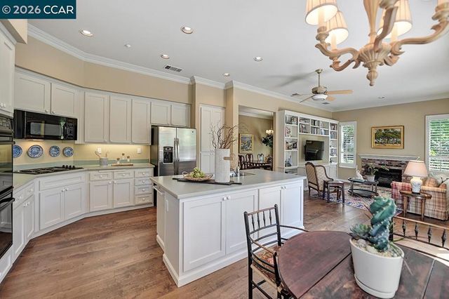 1706 Comstock Dr, Walnut Creek, CA 94595
