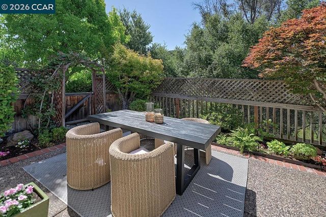 1706 Comstock Dr, Walnut Creek, CA 94595