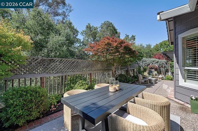 1706 Comstock Dr, Walnut Creek, CA 94595