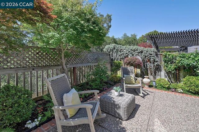 1706 Comstock Dr, Walnut Creek, CA 94595