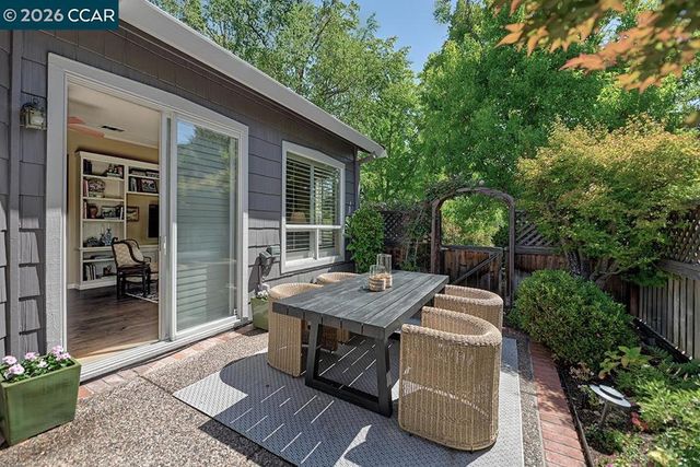 1706 Comstock Dr, Walnut Creek, CA 94595