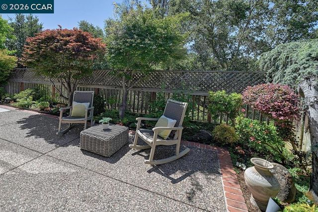 1706 Comstock Dr, Walnut Creek, CA 94595