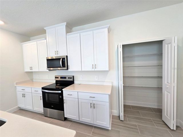 2284 HEN ROAD, Clermont, FL 34715