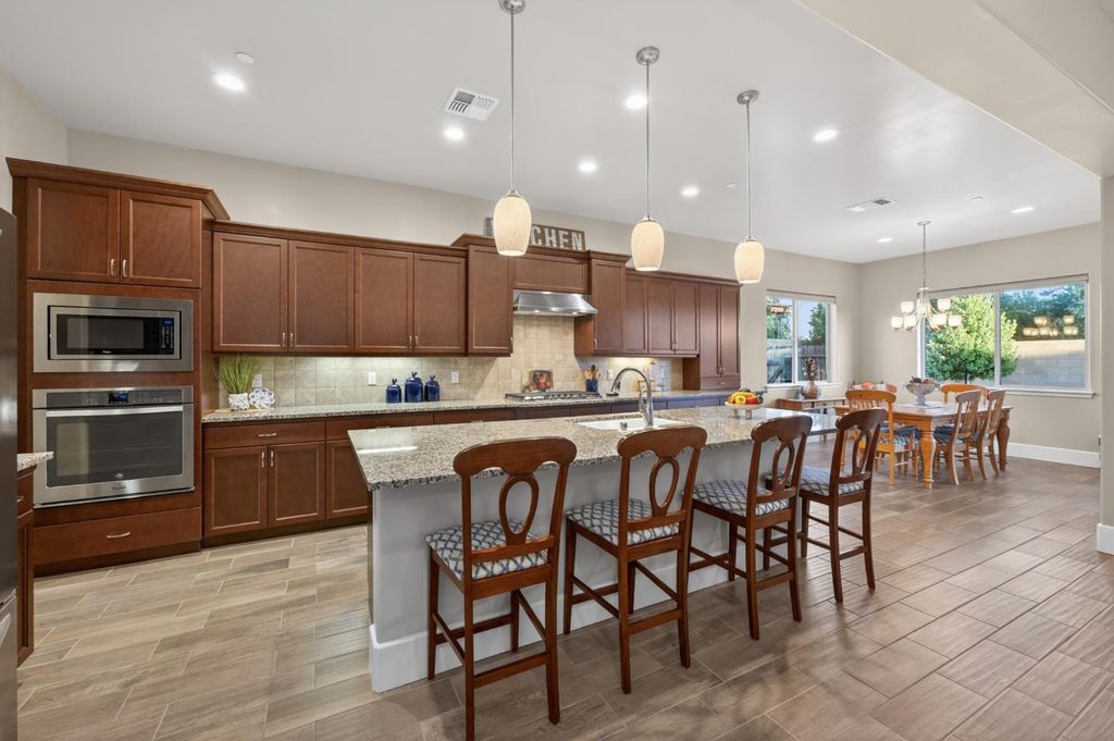 Image 10 of property listing at 3096 Kenosha Avenue, Clovis, CA 93619