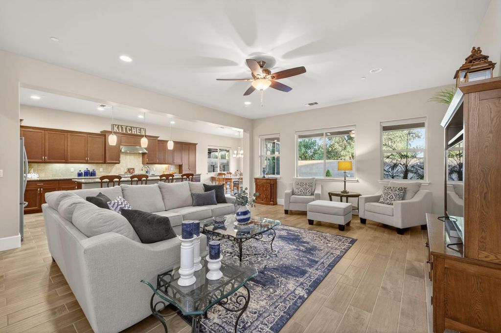 Image 9 of property listing at 3096 Kenosha Avenue, Clovis, CA 93619