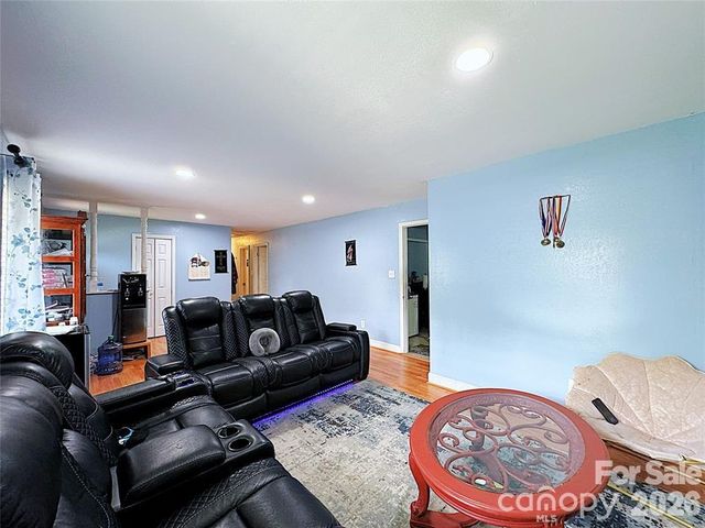 2209 Laura Drive, Charlotte, NC 28212