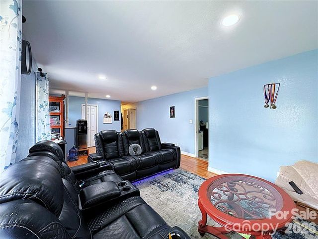 2209 Laura Drive, Charlotte, NC 28212