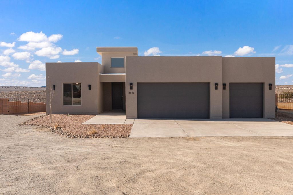 2523 Box Lake Drive NE, Rio Rancho, NM 87144