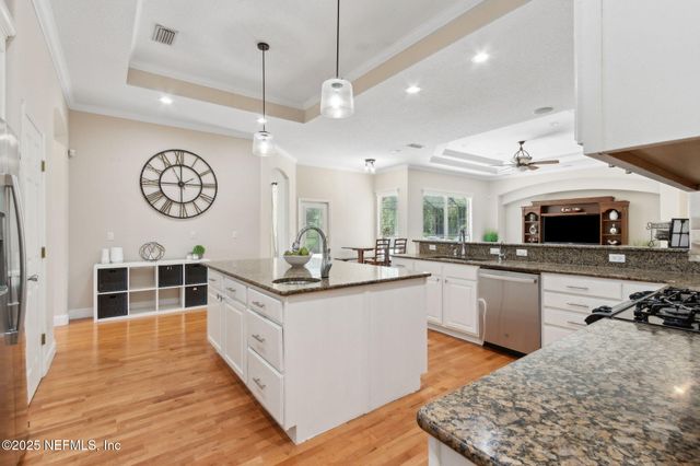 12610 ANGEL LAKE Drive W, Jacksonville, FL 32218