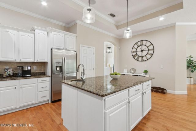 12610 ANGEL LAKE Drive W, Jacksonville, FL 32218