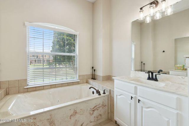 12610 ANGEL LAKE Drive W, Jacksonville, FL 32218