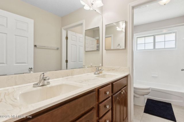 12610 ANGEL LAKE Drive W, Jacksonville, FL 32218