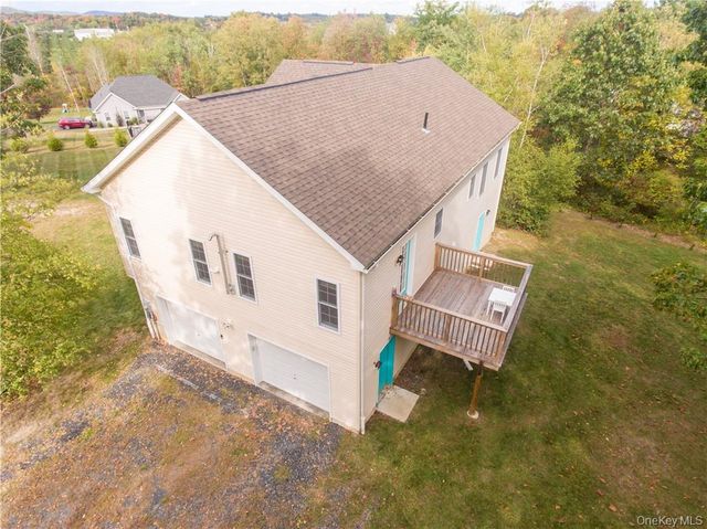 9 Jake Henry Drive, Marlboro, NY 12542