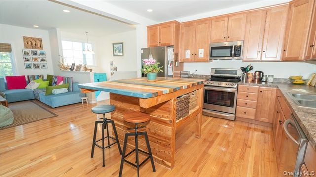 9 Jake Henry Drive, Marlboro, NY 12542