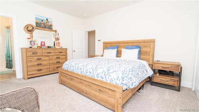 9 Jake Henry Drive, Marlboro, NY 12542