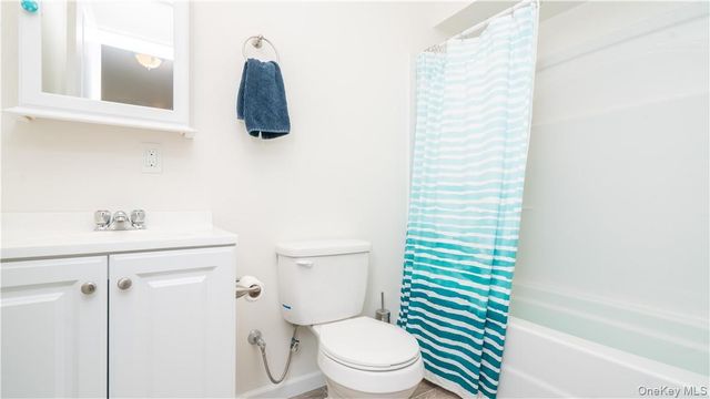 9 Jake Henry Drive, Marlboro, NY 12542