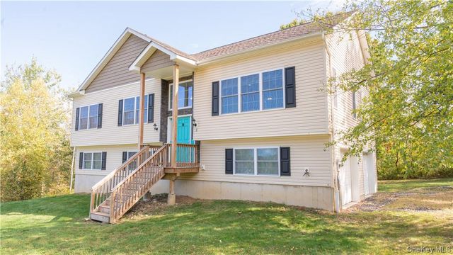 9 Jake Henry Drive, Marlboro, NY 12542