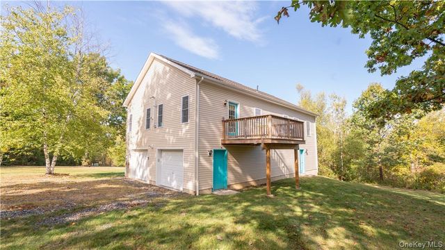 9 Jake Henry Drive, Marlboro, NY 12542