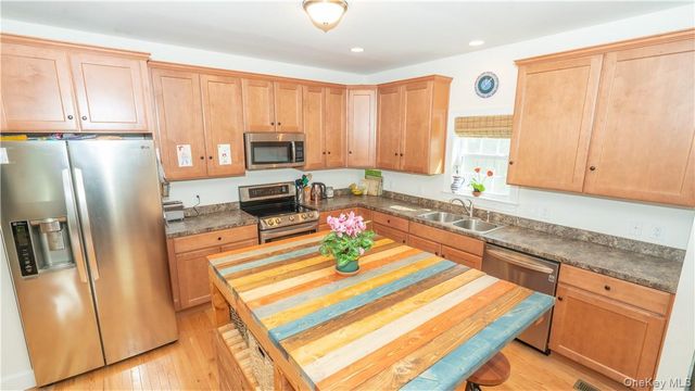 9 Jake Henry Drive, Marlboro, NY 12542