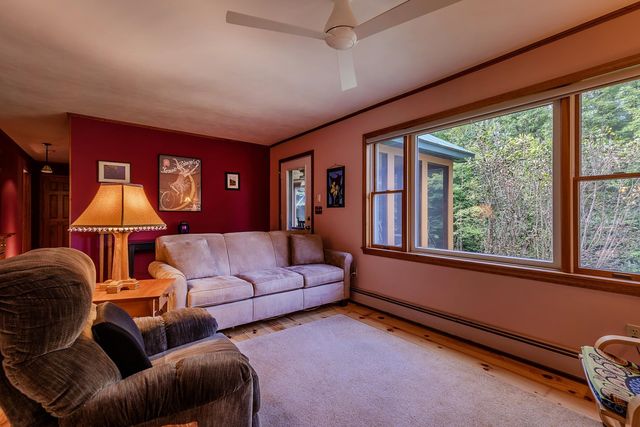 90 Lawrence Lane, Sunderland, VT 05250