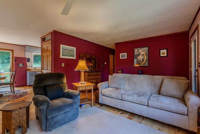 90 Lawrence Lane, Sunderland, VT 05250