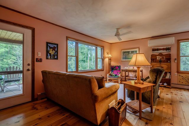 90 Lawrence Lane, Sunderland, VT 05250