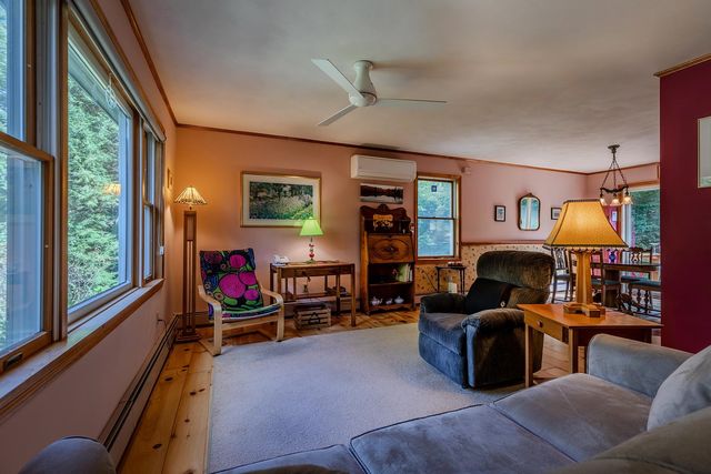 90 Lawrence Lane, Sunderland, VT 05250