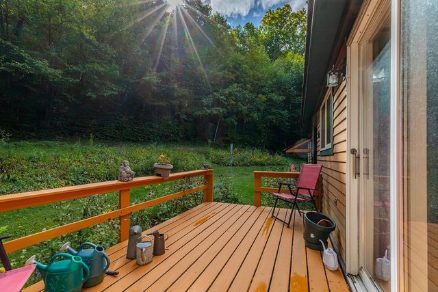90 Lawrence Lane, Sunderland, VT 05250