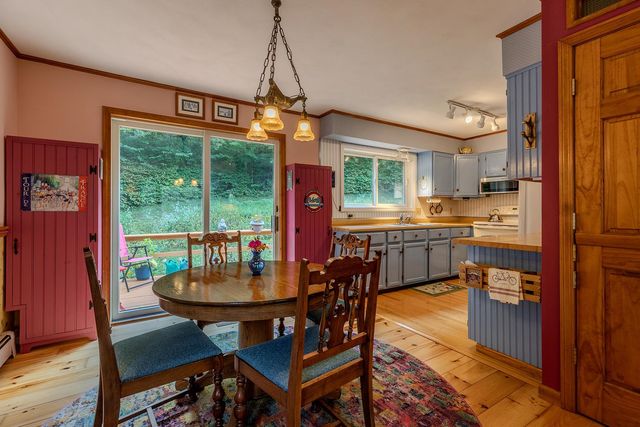 90 Lawrence Lane, Sunderland, VT 05250