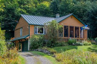 90 Lawrence Lane, Sunderland, VT 05250