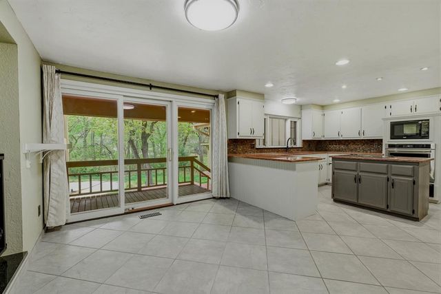 1909 N Mistletoe Lane, Edmond, OK 73034