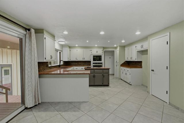 1909 N Mistletoe Lane, Edmond, OK 73034