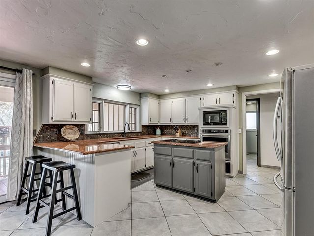 1909 N Mistletoe Lane, Edmond, OK 73034