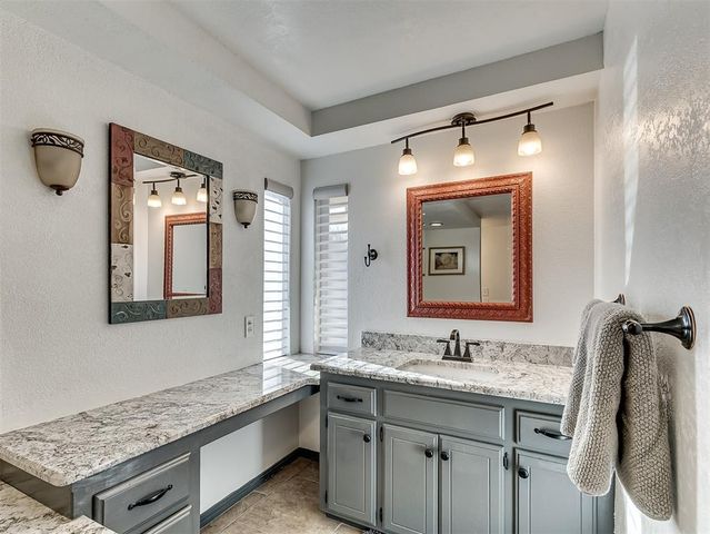 1909 N Mistletoe Lane, Edmond, OK 73034