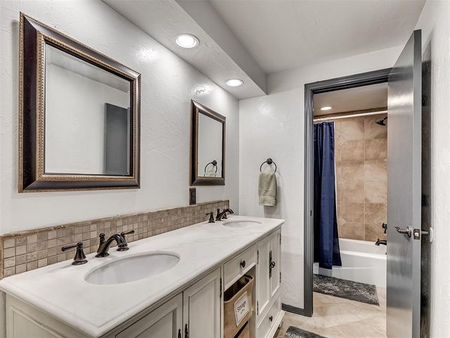 1909 N Mistletoe Lane, Edmond, OK 73034