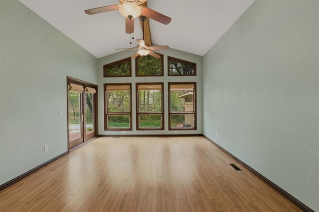 1909 N Mistletoe Lane, Edmond, OK 73034