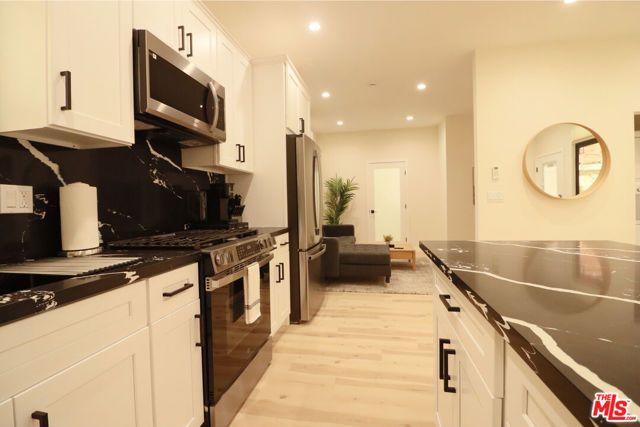 9024 Phyllis Avenue D, West Hollywood, CA 90069