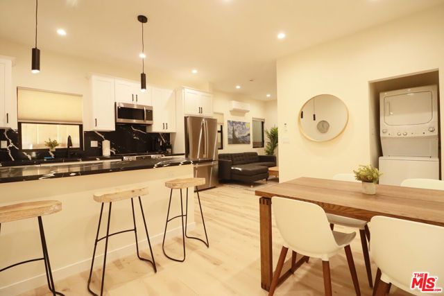 9024 Phyllis Avenue D, West Hollywood, CA 90069