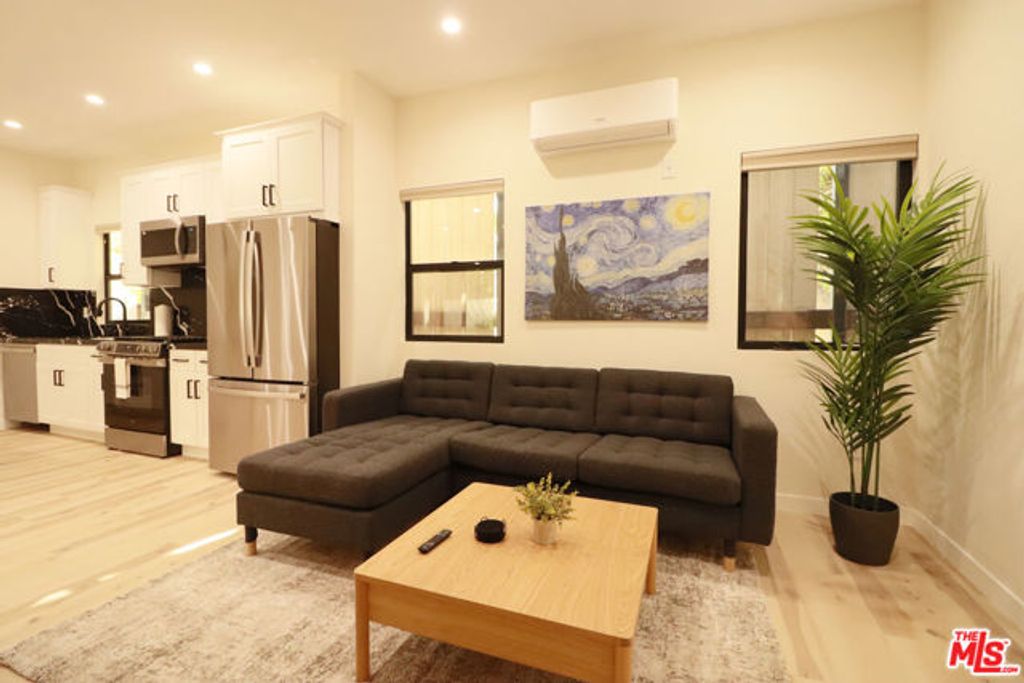 9024 Phyllis Avenue D, West Hollywood, CA 90069