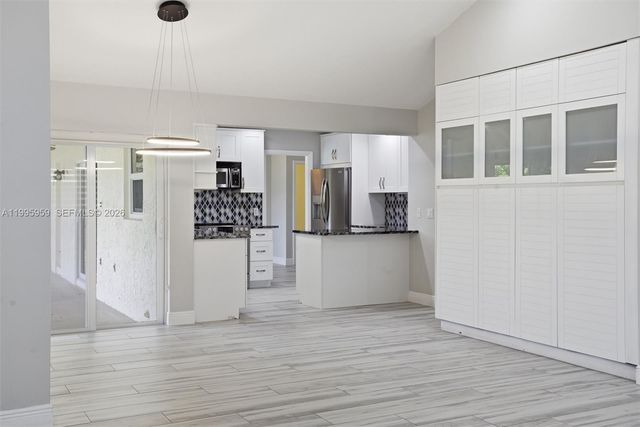 8230 SW 55th Ct, Davie, FL 33328