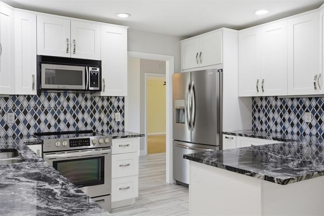 8230 SW 55th Ct, Davie, FL 33328