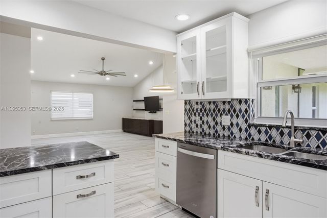 8230 SW 55th Ct, Davie, FL 33328