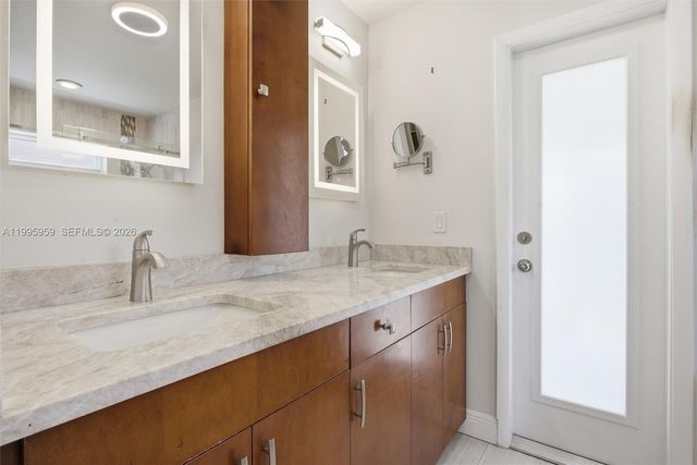 8230 SW 55th Ct, Davie, FL 33328