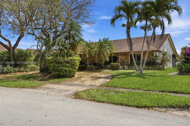 8230 SW 55th Ct, Davie, FL 33328